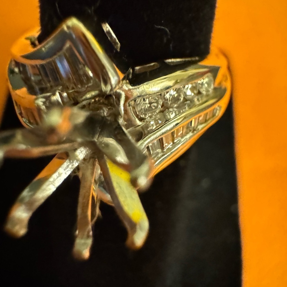 14kt solid yellow gold round/bagette natural diamond mount with platinum setting - Picture 5 of 15